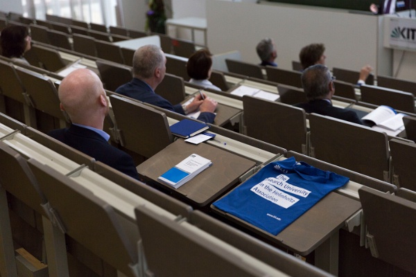 20170913-CN-11-009.jpg - European Cryogenics Days 2017 and the 2nd International Workshop on Cooling Systems for HTS Applications (IWC-HTS)The  2nd International  Workshop  on  Cooling  Systems  for  HTS  Applications  is  organised  in conjunction with the European Cryogenics Days 2017 in Karlsruhe, Germany, on September 13-15,  2017.  This  meeting  is  preceding  the  European  Conference  on  Applied  Supercon-ductivity  (EUCAS)  taking  place  at  CERN,  Geneva,  September  17-21.  The  workshop  is a follow-up of the  1st IWC-HTS  held  in October  2015  in  Matsue,  Japan.  Its  purpose  is  the effective exchange of up-to-date information on cryocooler and cryoplant developments for HTS  applications,  as  well  as  state-of-the-art  methods  for  the  optimal  integration  of  HTS applications and cooling systems.© copyright by Karlsruher Institut für TechnologieAllgemeine Services - CrossmediaAbdruck honorarfrei im redaktionellen BereichBelegexemplar erbeten 